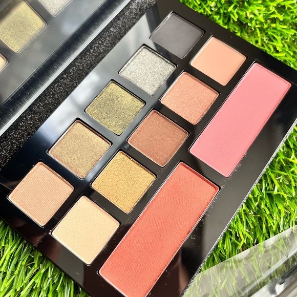 Lancome eye shadow and blush palette and double end make up brush - Picture 2 of 8